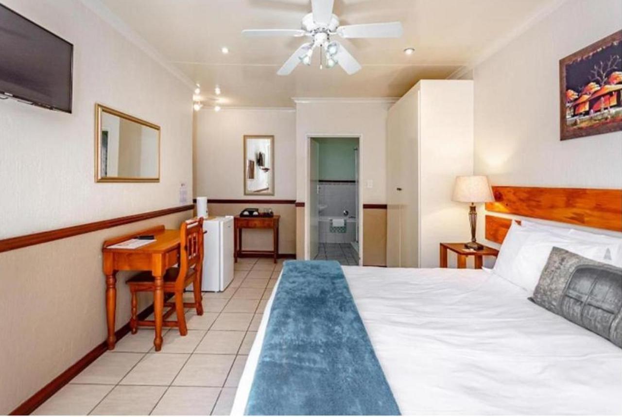 The Link Guest Lodge Kempton Park Exterior photo